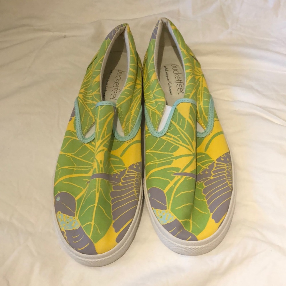 Bucketfeet size 8 tropical print shoes NWOT